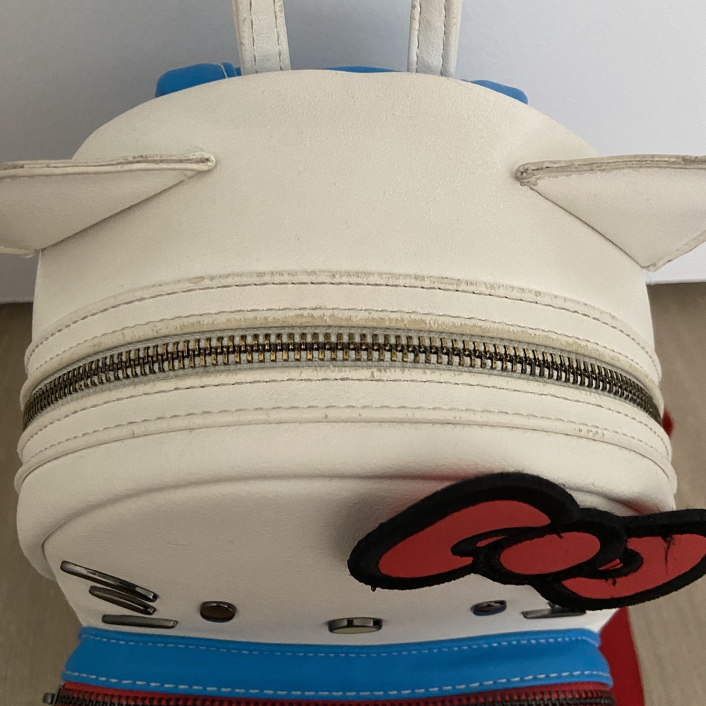Hello Kitty Loungefly Backpack - Picture 2 of 6